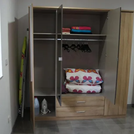 아파트 2- Zimmer-wohnung, Naehe Phantasialand, Palmenparadies, Koeln, Bonn