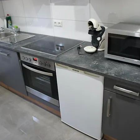 Apartment 2- Zimmer-wohnung, Naehe Phantasialand, Palmenparadies, Koeln, Bonn *