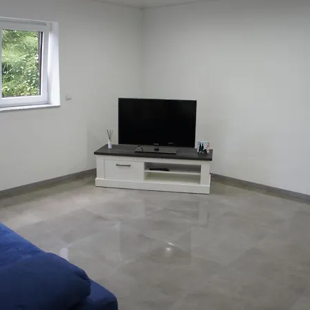 2- Zimmer-wohnung, Naehe Phantasialand, Palmenparadies, Koeln, Bonn *