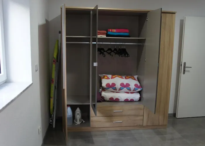 Apartman 2- Zimmer-wohnung, Naehe Phantasialand, Palmenparadies, Koeln, Bonn