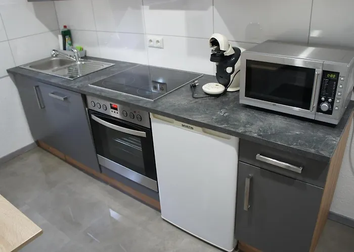 Apartman 2- Zimmer-wohnung, Naehe Phantasialand, Palmenparadies, Koeln, Bonn *