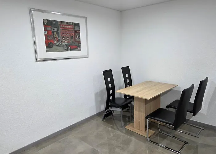 Apartman 2- Zimmer-wohnung, Naehe Phantasialand, Palmenparadies, Koeln, Bonn *